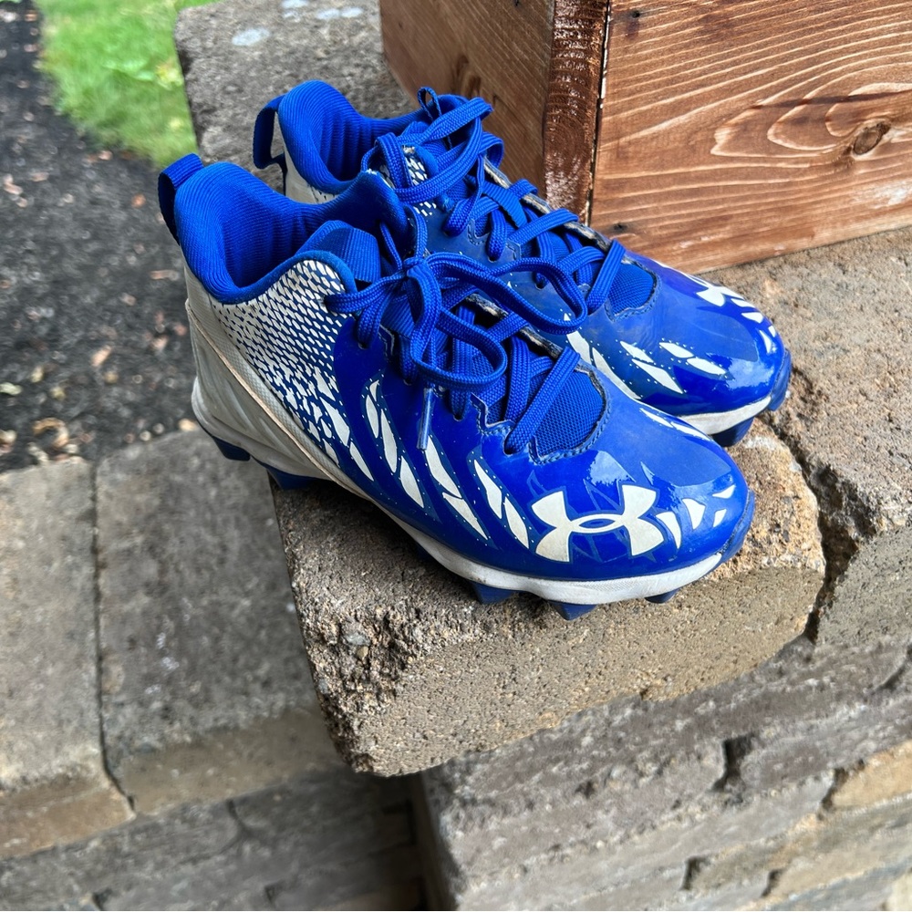 Youth boys under armour cleats